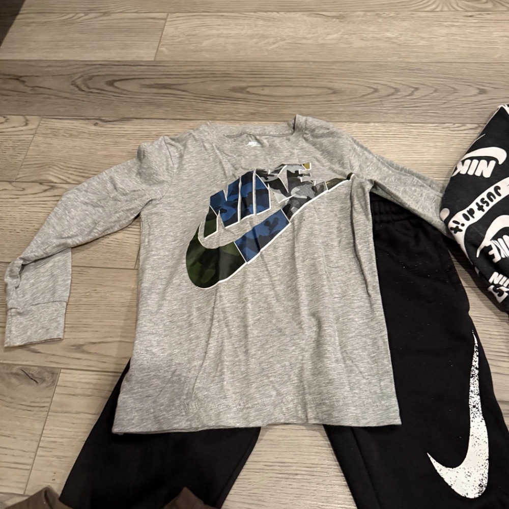 Boys size 5 Nike clothing - Picture 10 of 10